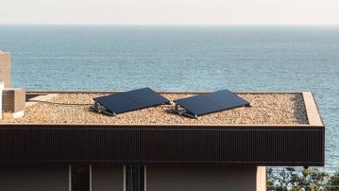 Balkonkraftwerke vs. Solarmodule auf dem Dach