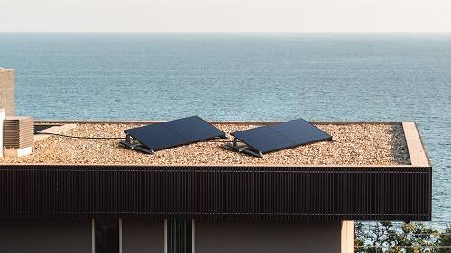 Balkonkraftwerke vs. Solarmodule auf dem Dach