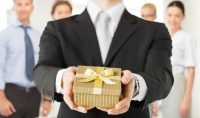 Warum personalisierte Geschenke die Markenloyalität stärken